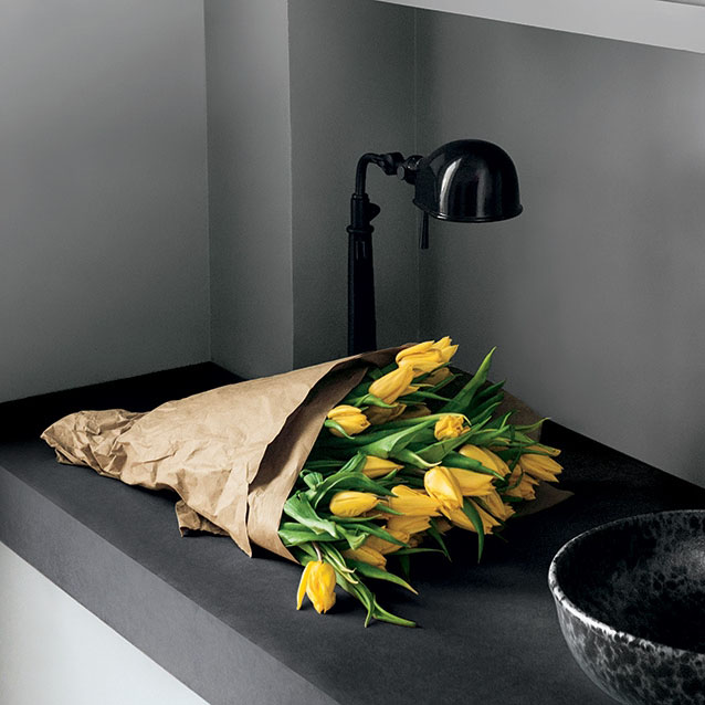 sq-rl_paint_lifestylepalettes_greenwichvillage_hero_yellowflowers_3